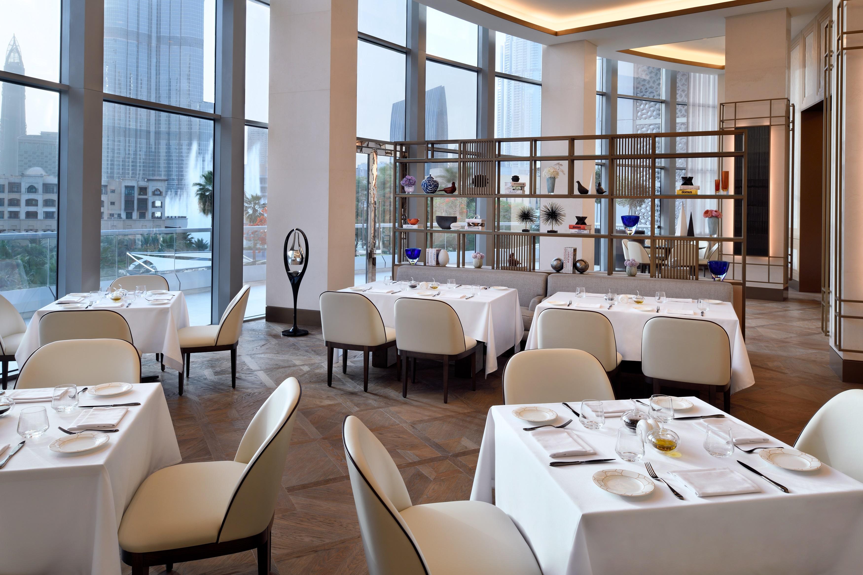 Hotel Address Downtown Dubai Esterno foto The interior of the restaurant
