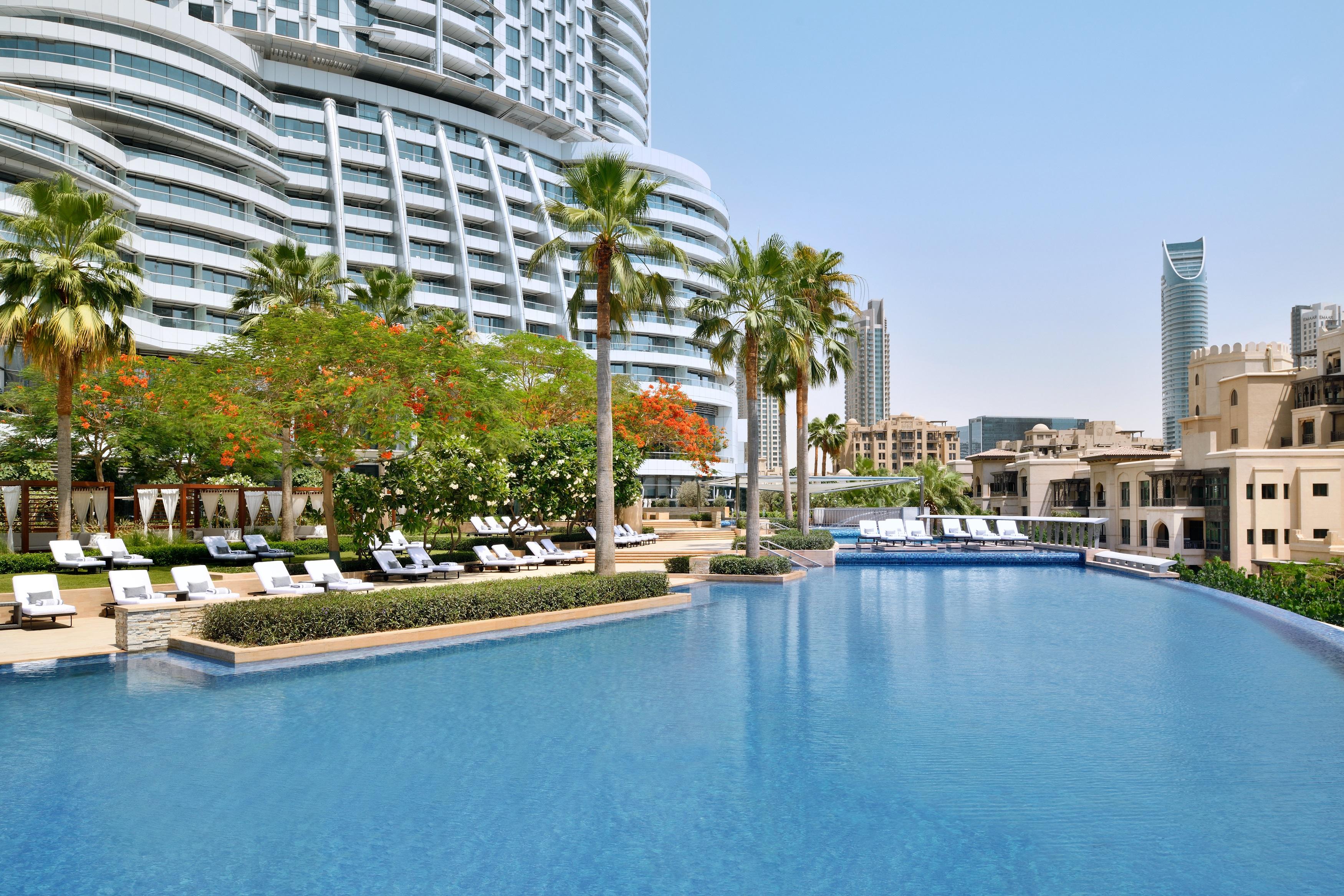 Hotel Address Downtown Dubai Esterno foto The swimming pool at the Jumeirah Beach Hotel