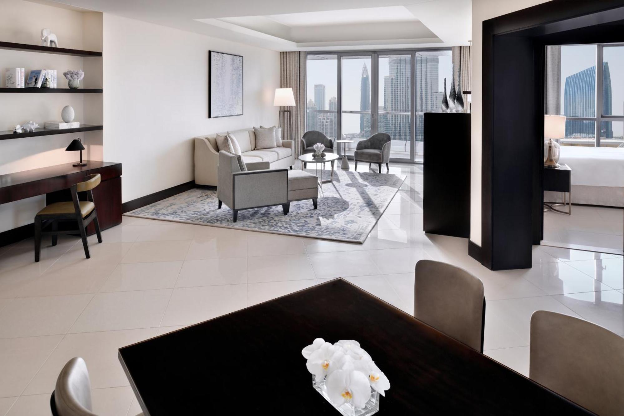 Hotel Address Downtown Dubai Esterno foto A suite at the Ritz-Carlton, DIFC