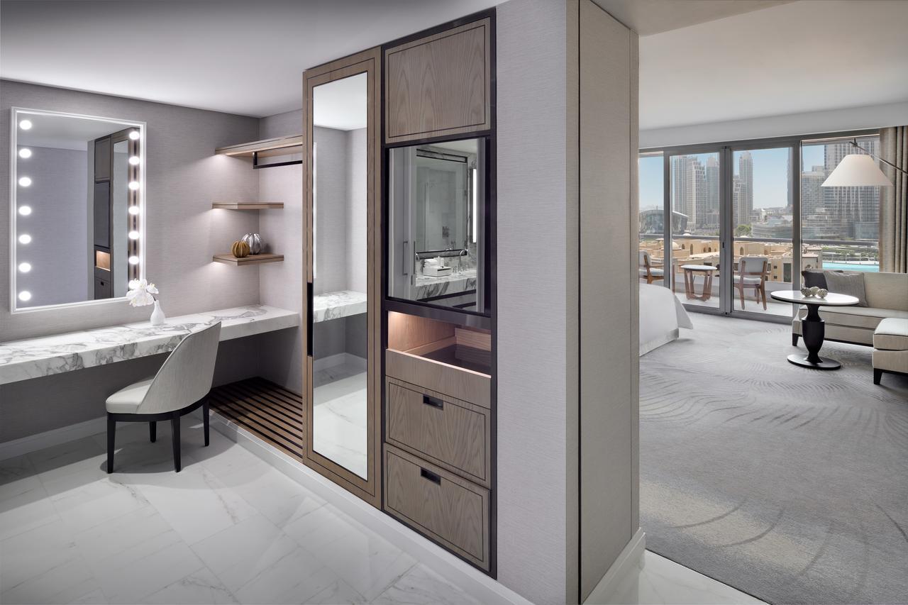 Hotel Address Downtown Dubai Esterno foto A bathroom in a suite at The Ritz-Carlton, Downtown, Dubai