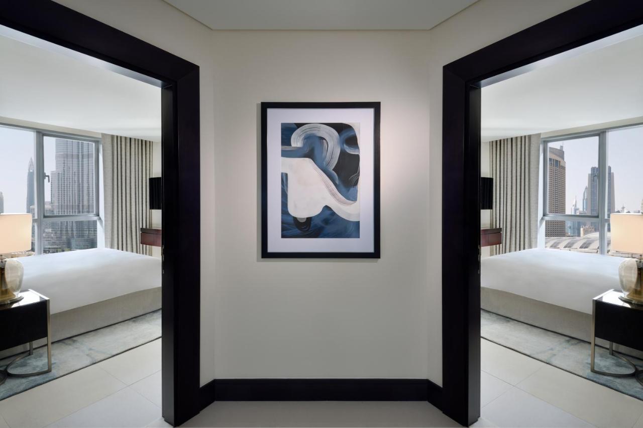Hotel Address Downtown Dubai Esterno foto Artwork by Michael Mcintyre